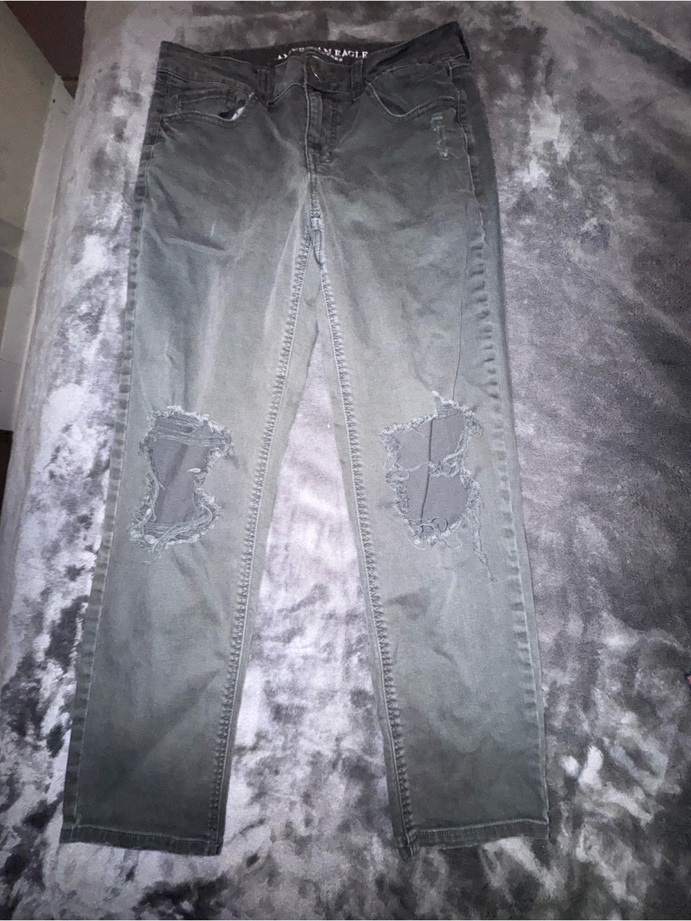 American Eagle Outfitters Distressed Grey tomgirl Jeans